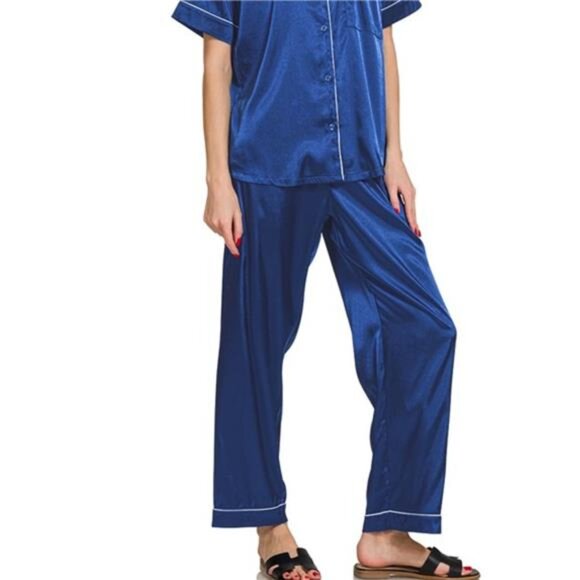 Zenana Satin Short‎ Sleeve Top and Pants Pajama Set - Picture 3 of 3